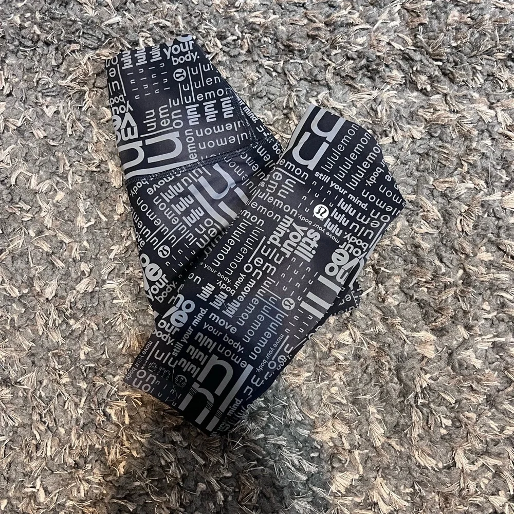 LULULEMON Leggings - Picture 2 of 8